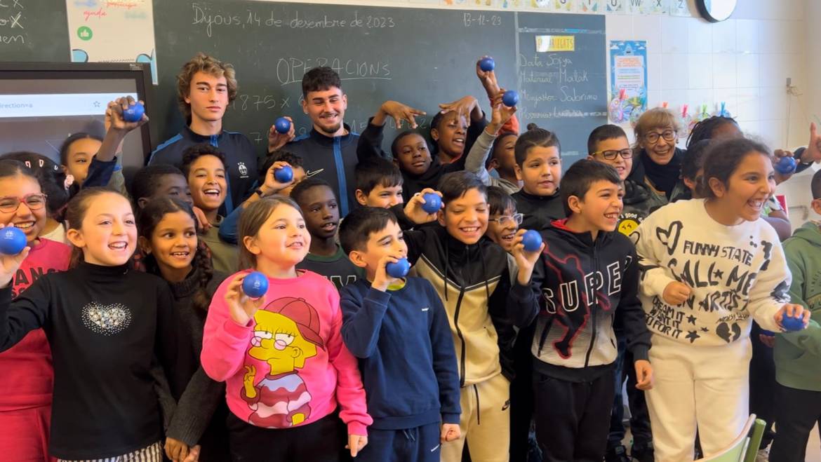 El Atlètic Lleida visita l’escola Magí Morera i Galicia 
