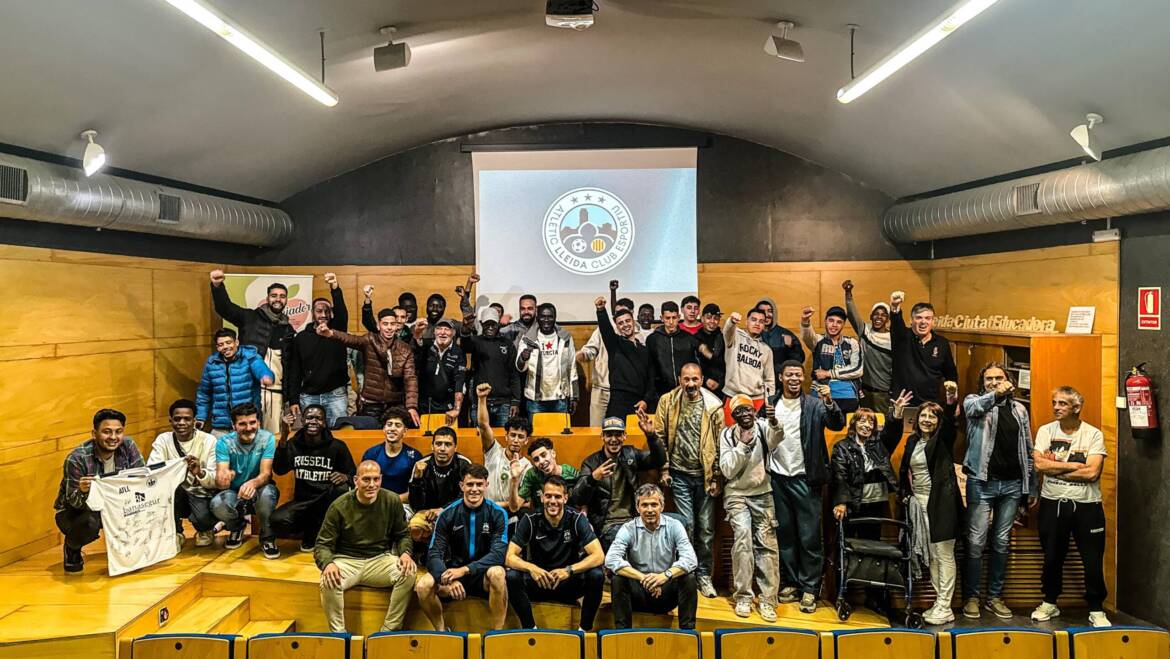 El Centre d’Acollida Jericó rep la visita del cos tècnic i capitans del primer equip
