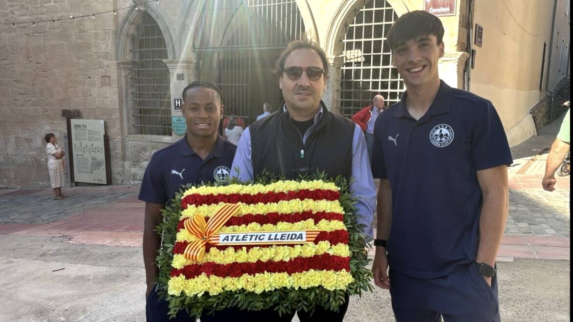 Ofrena floral de l’Atlètic Lleida a l’antic convent del Roser de Lleida amb motiu de la Diada Nacional de Catalunya